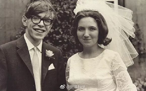 霍金：没有陨落，只是回归星尘宇宙